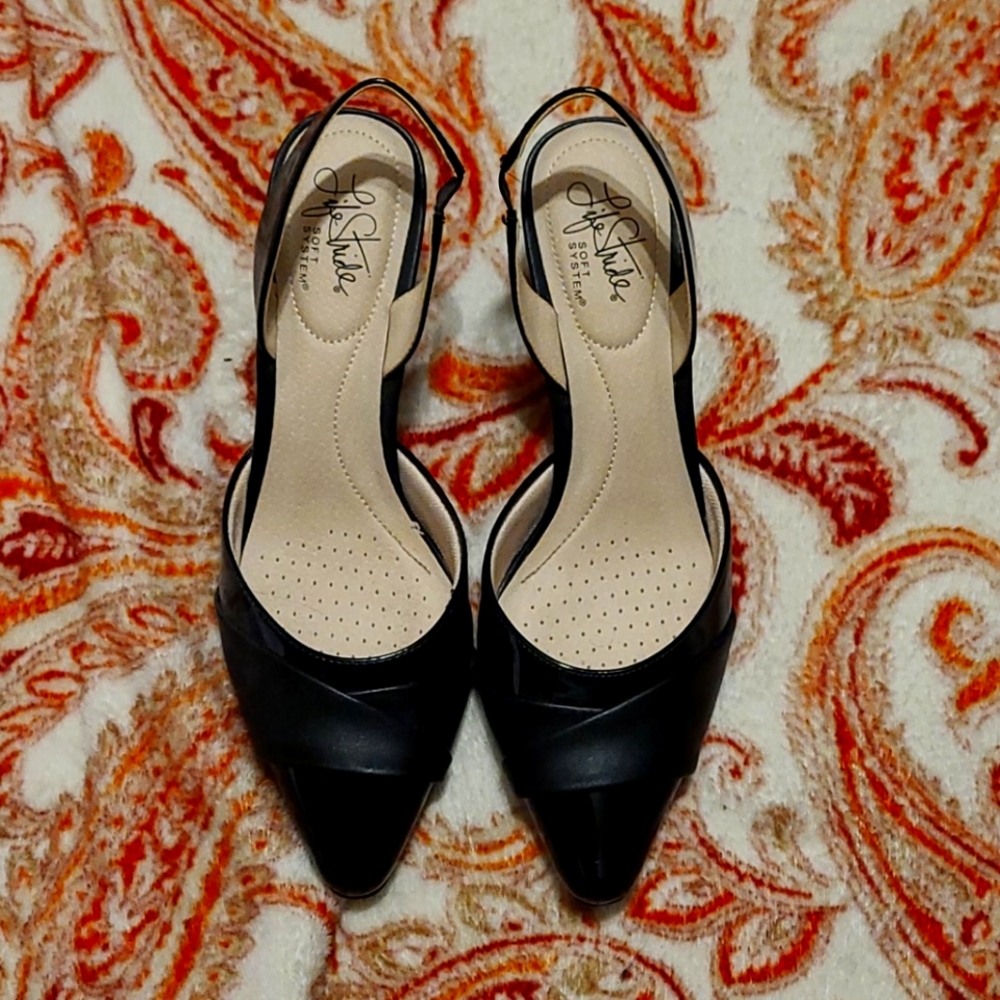 Life stride dress shoes